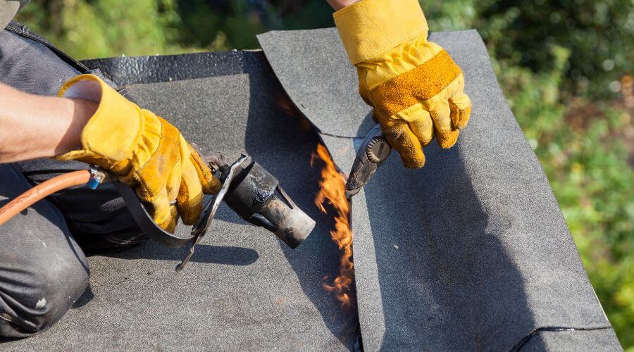 Professional gutter cleaning in Cumberland, IA
